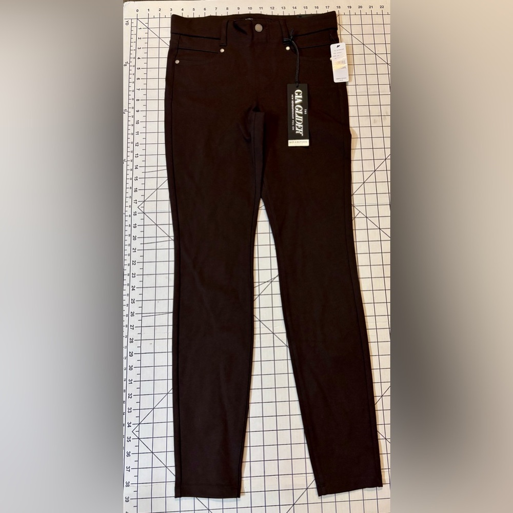 NWT Liverpool Women’s Size 2/26 Java Gia Glider Skinny Pants‎